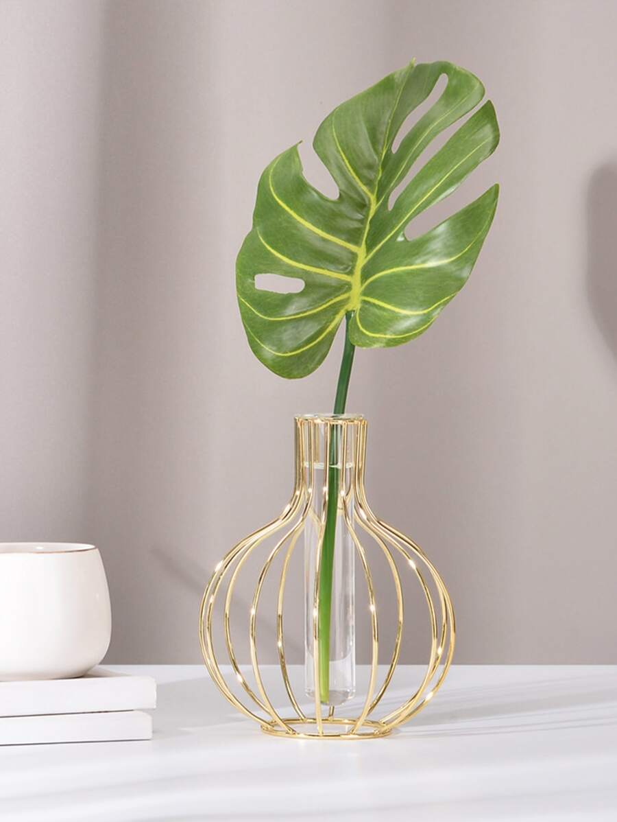 Santiago Minimalist Wireframe Propagation Vase