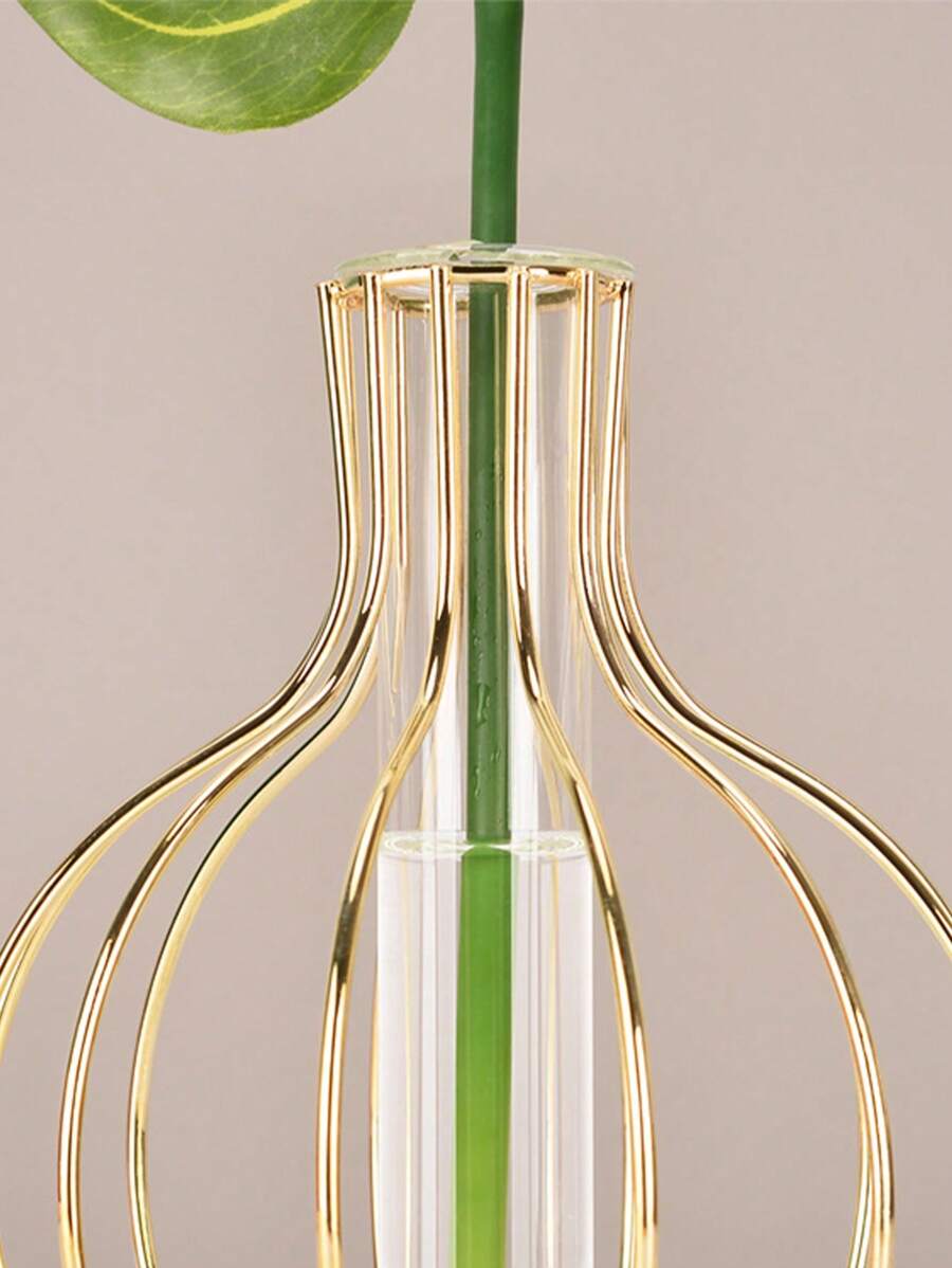 Santiago Minimalist Wireframe Propagation Vase