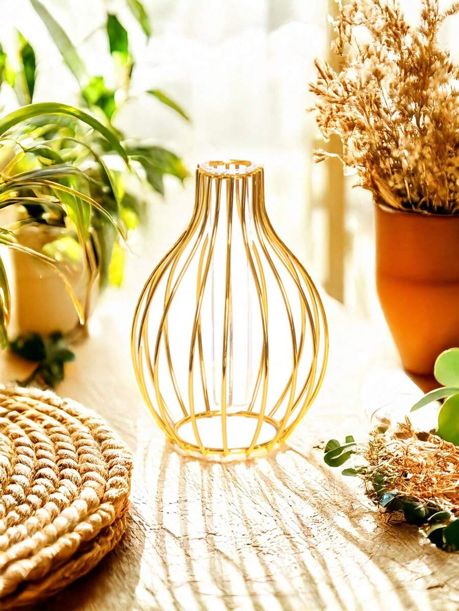 Santiago Minimalist Wireframe Propagation Vase