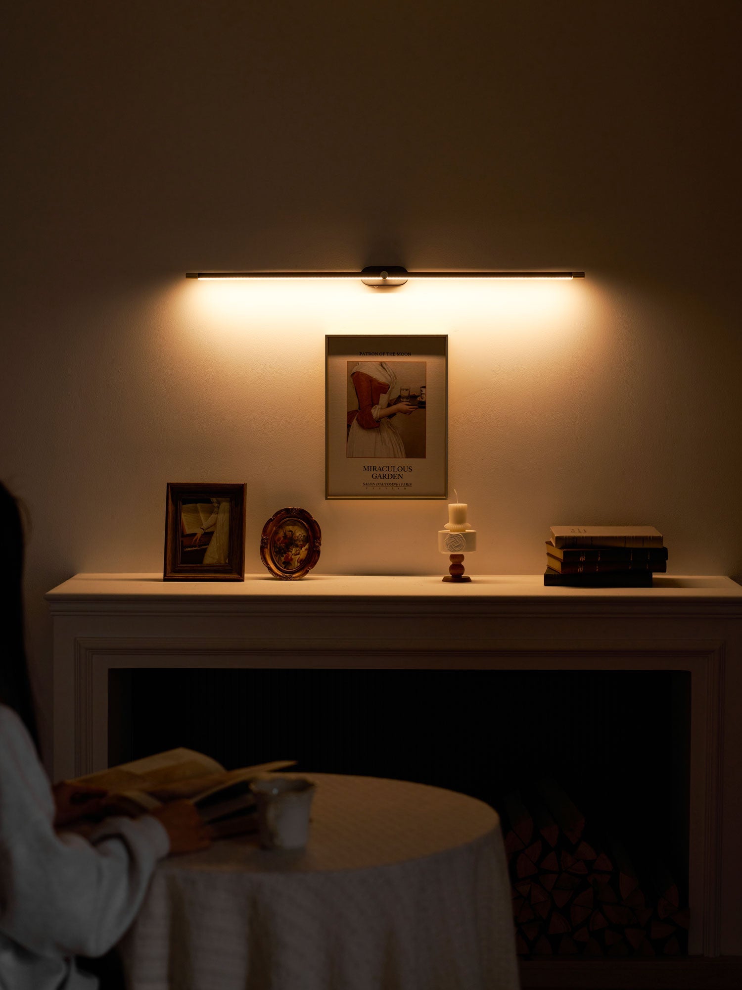 Mora Linear Rechargeable Wall Lamp