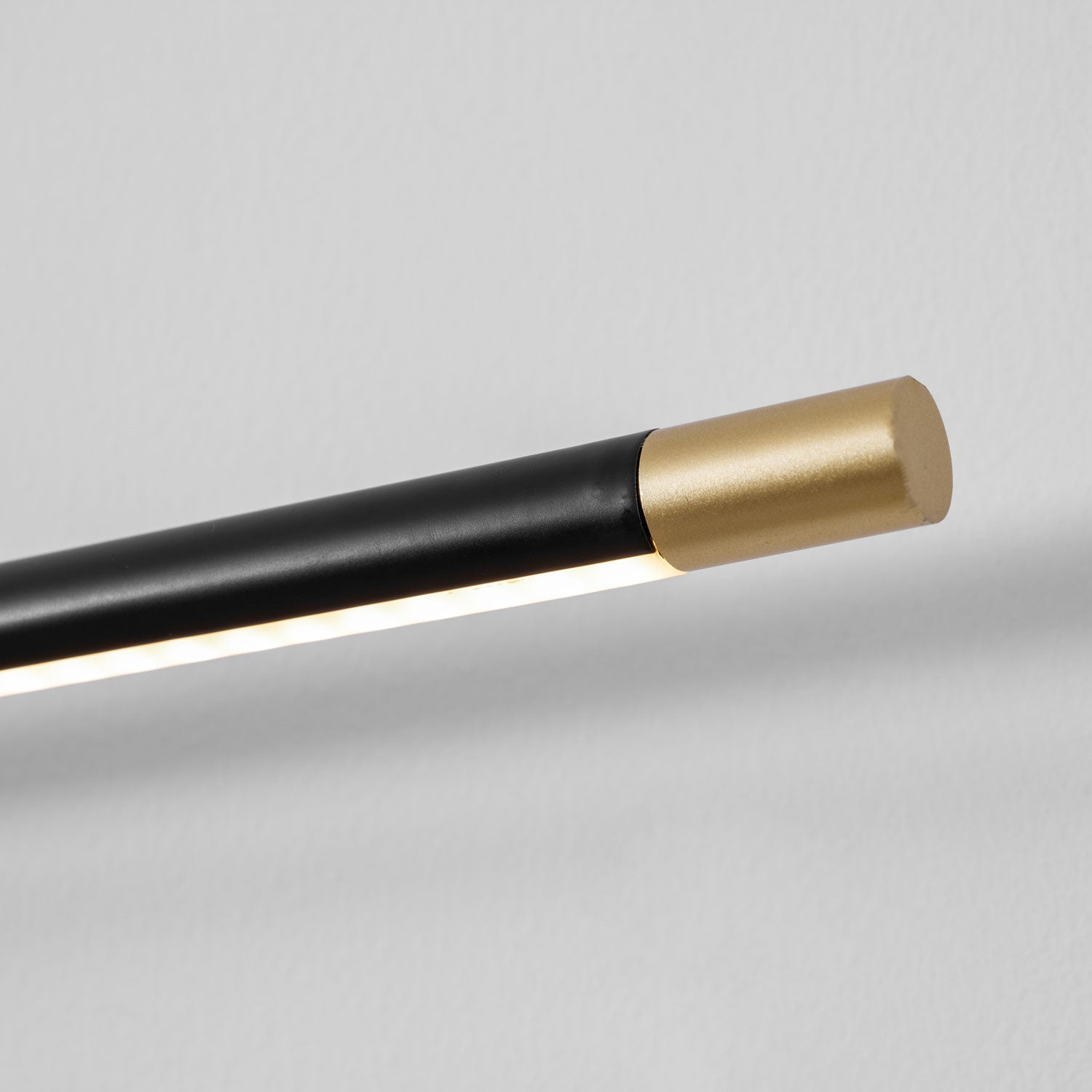 Mora Linear Rechargeable Wall Lamp