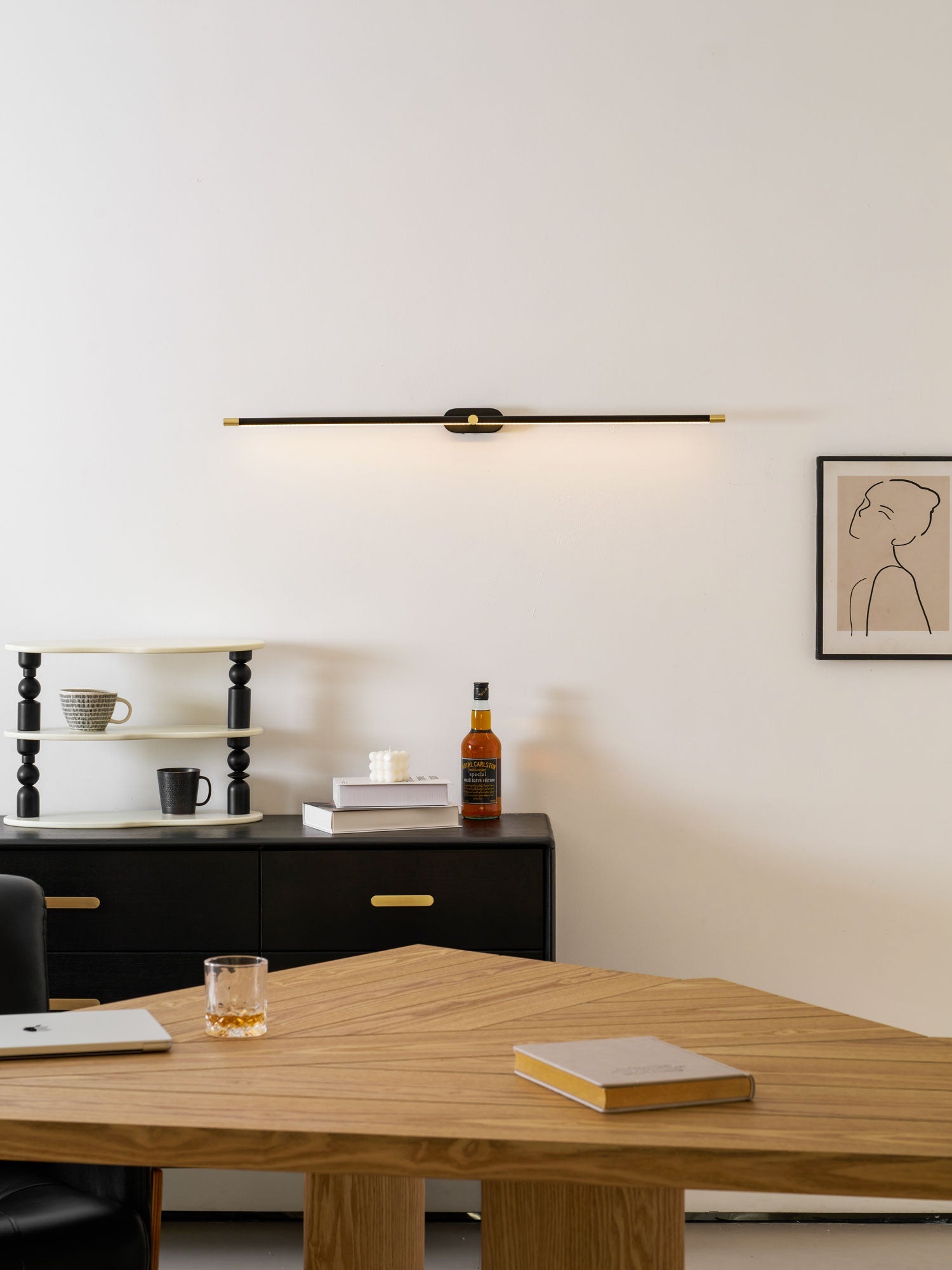Mora Linear Rechargeable Wall Lamp