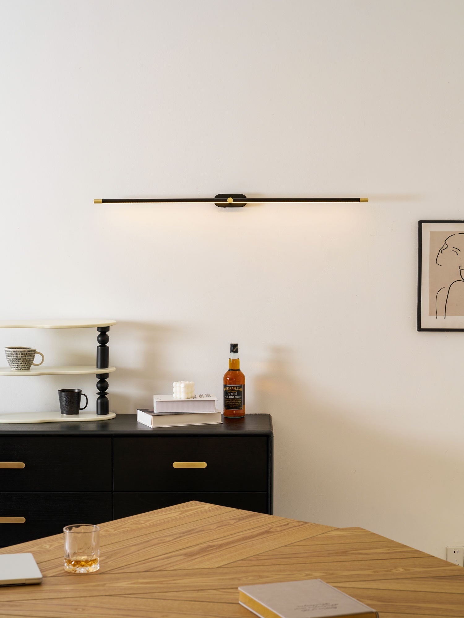 Mora Linear Rechargeable Wall Lamp