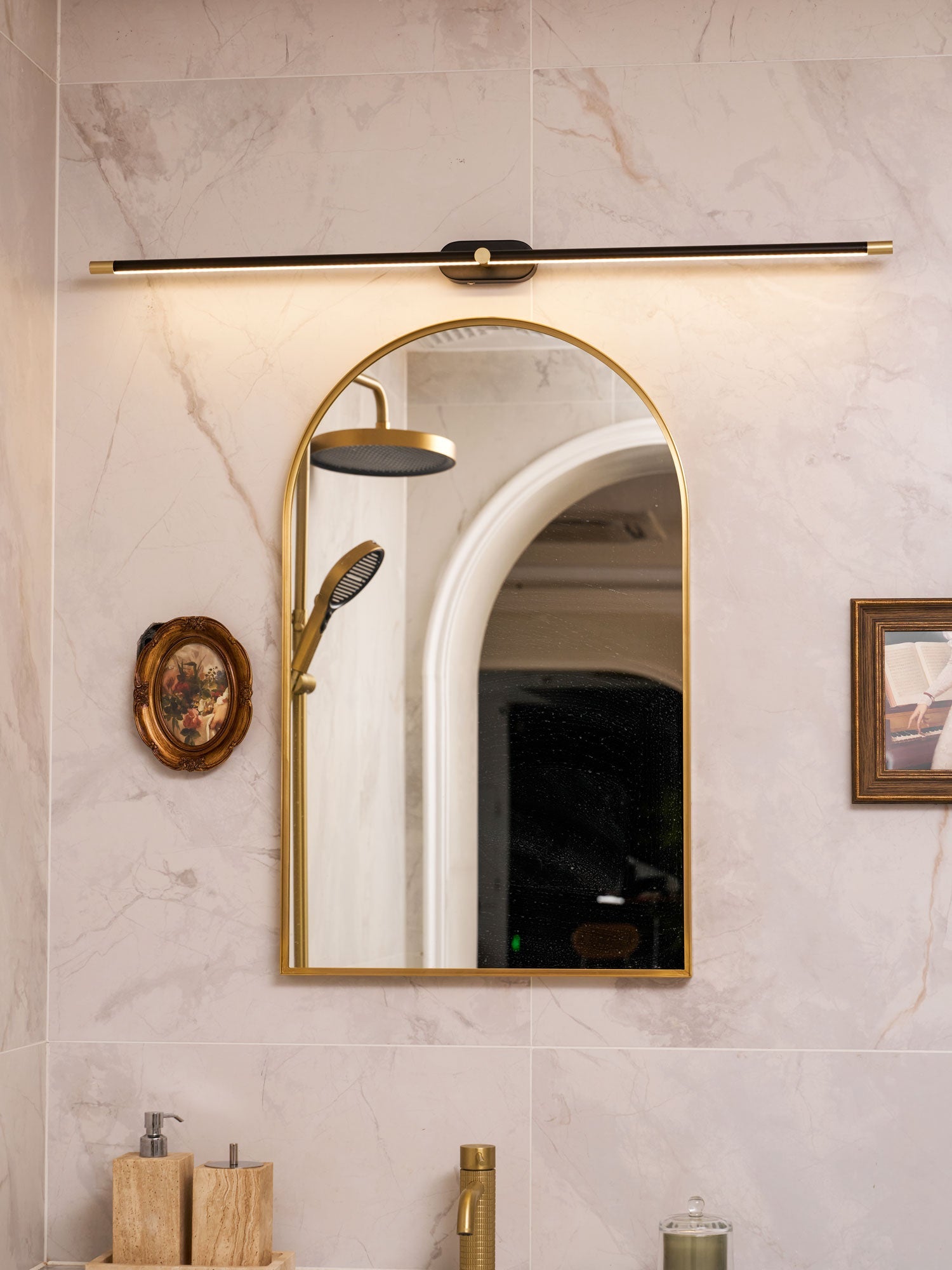 Mora Linear Rechargeable Wall Lamp